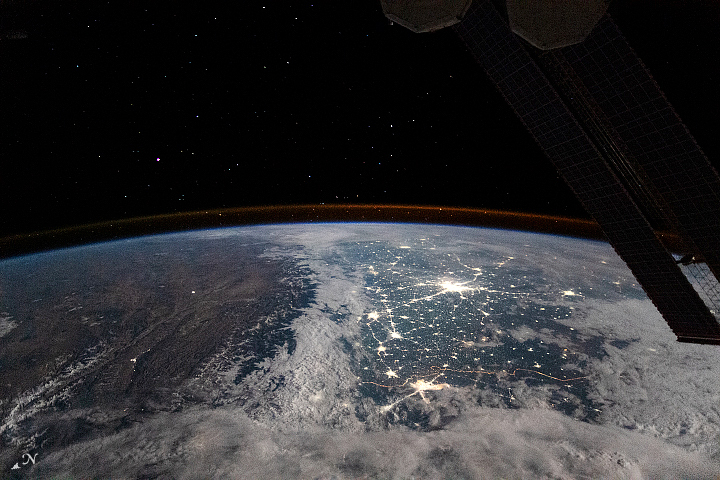 Iss063e081395_front Credit Nasa